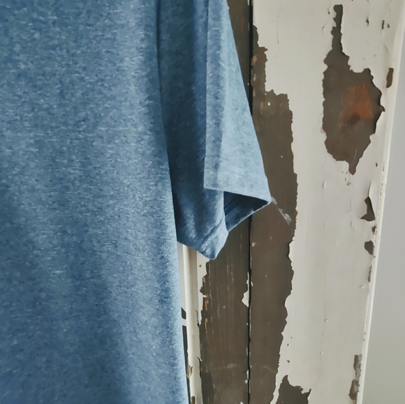 BLUE-GRAY LARGE SHORT- SLEEVED ACTIVE CORE BY OLD NAVY - Picture 3 of 6